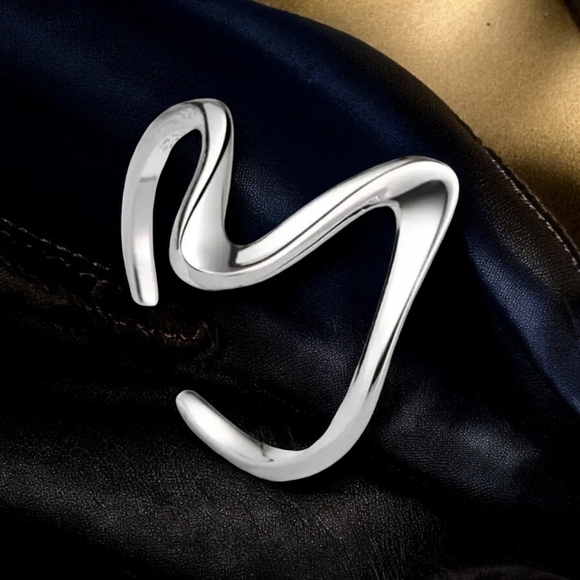 🆕️18K Gold Plated Adjustable Wavy Dainty Minimalist Ring - Fits Sizes 6-9 ✨ - Picture 4 of 12